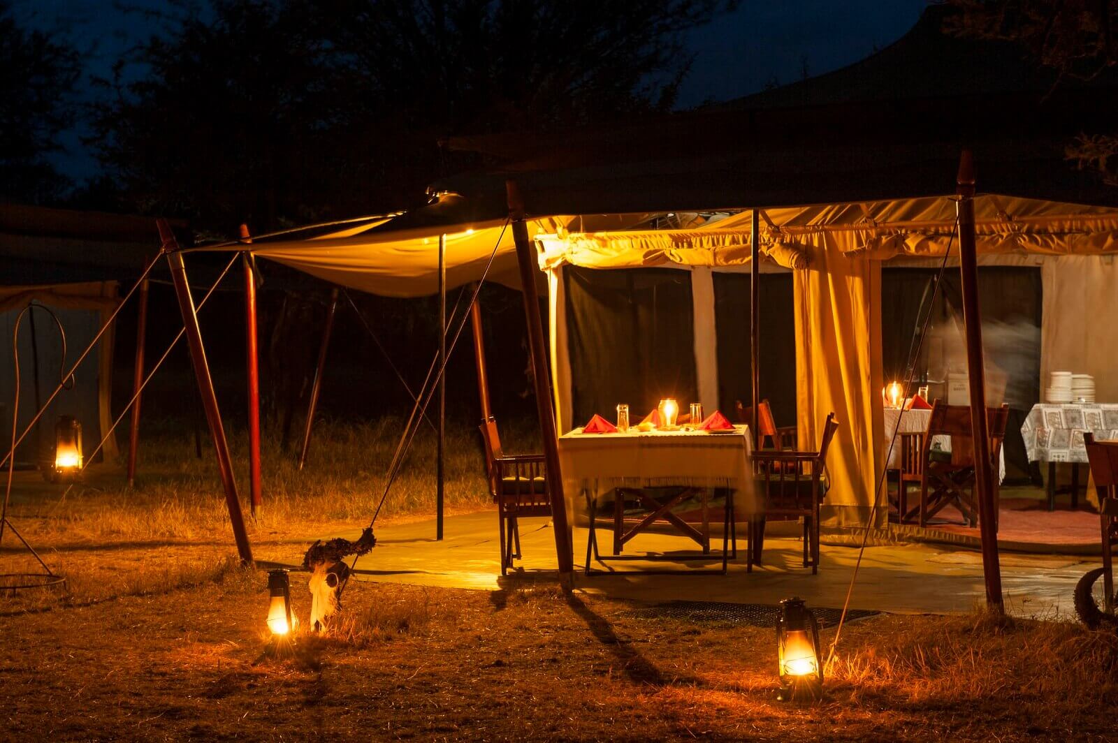 Mara under Canvas