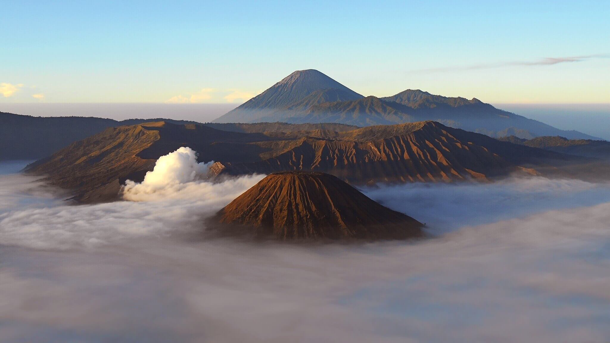 Rauchender Gunung image