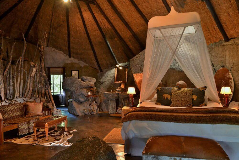 Rhinos und Felsmalereien im Simbabwes Wunderland Matobo image